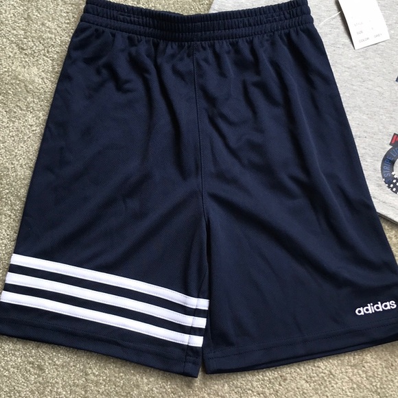 ADIDAS BOYS SIZE 5 TWO PIECE OUTFIT - Picture 4 of 6